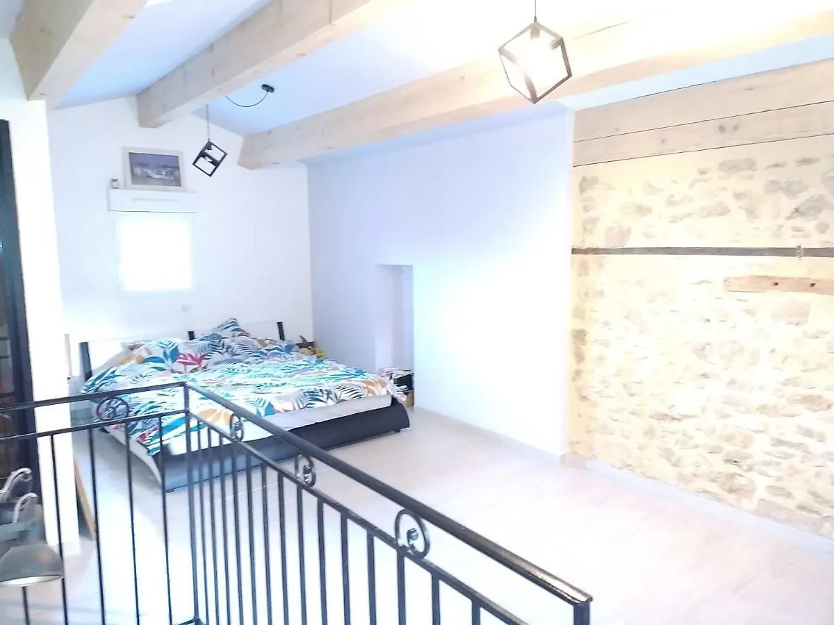 Sous un chêne bicentenaire agréable Chambre avec jardin et espace de W Lambesc