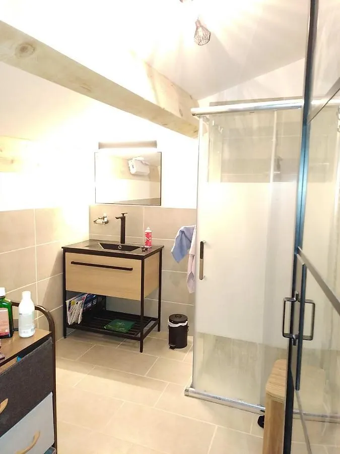 Sous un chêne bicentenaire agréable Chambre avec jardin et espace de W Lambesc Séjour à la campagne